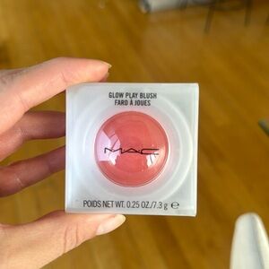 NWT MAC Glow Play That’s Peachy Blush